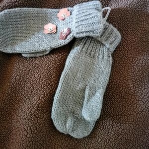 3/25 New Gap Kids Cable Knit fleece lined mittens